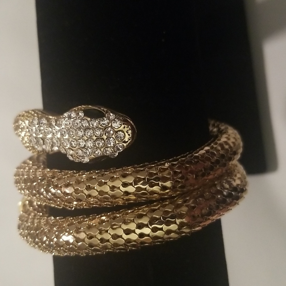Women's Amrita Singh Bracelet; Goldtone Rhinestones and Simulated Onyx Stones - Picture 7 of 9